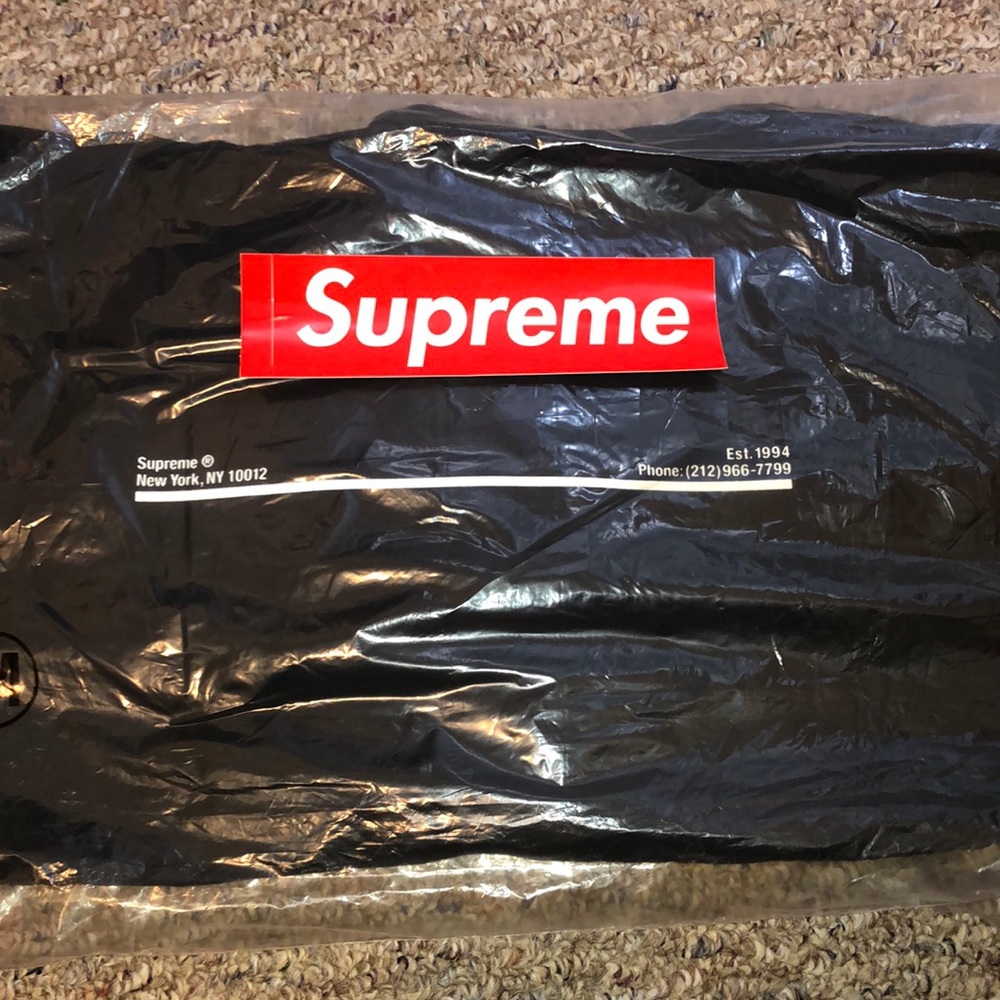 Supreme Shop Hoodie